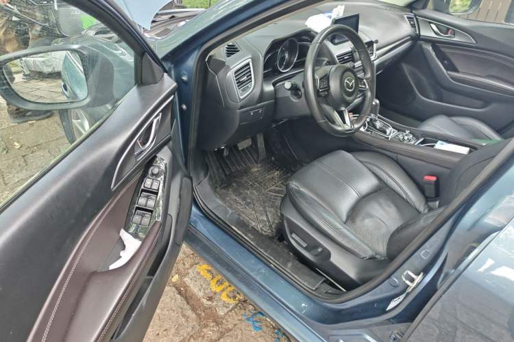 Used Mazda 3 Axela 2017 Hatchback 2.0L Automatic Sport Model China V Emission Standard Driver Seat