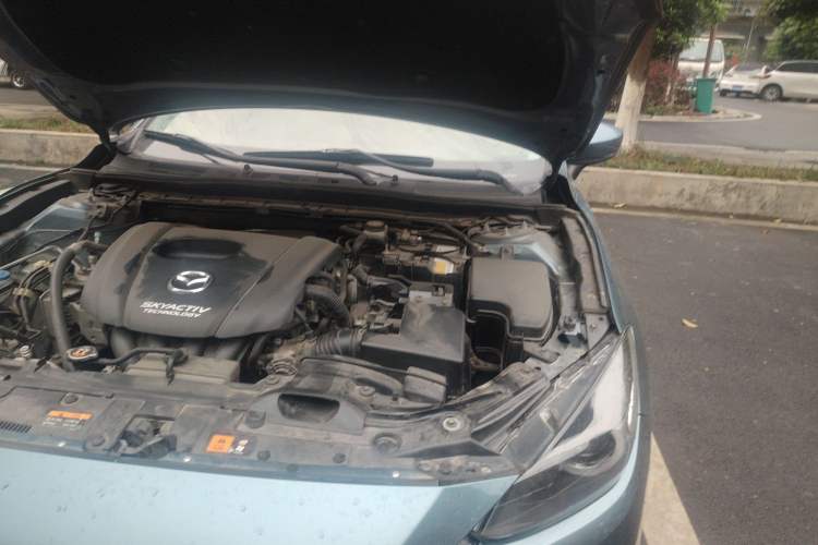 Used Mazda 3 Axela 2017 Sedan 1.5L Automatic Luxury Model China VI Standard Engine Bay Left