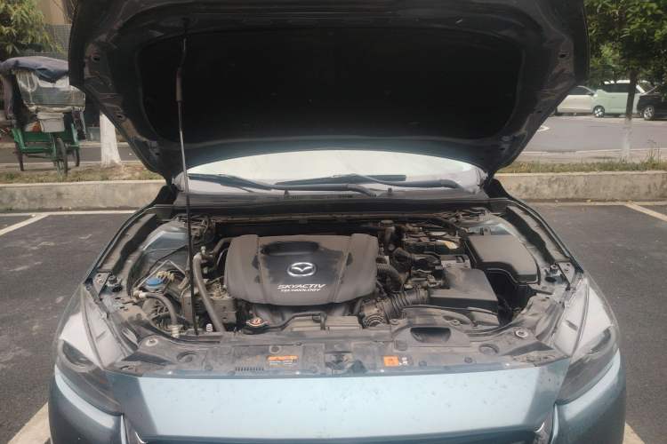 Used Mazda 3 Axela 2017 Sedan 1.5L Automatic Luxury Model China VI Standard Engine Bay