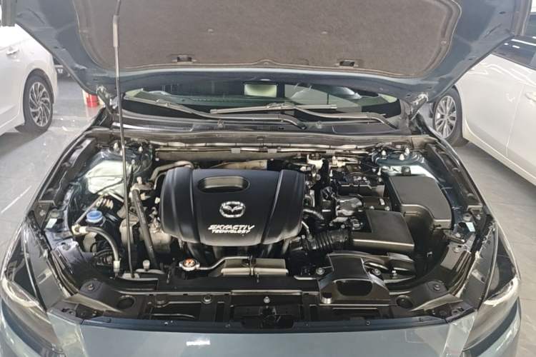 Used Mazda 3 Axela 2017 Sedan 1.5L Automatic Luxury Model Emission Standard China V Engine Bay