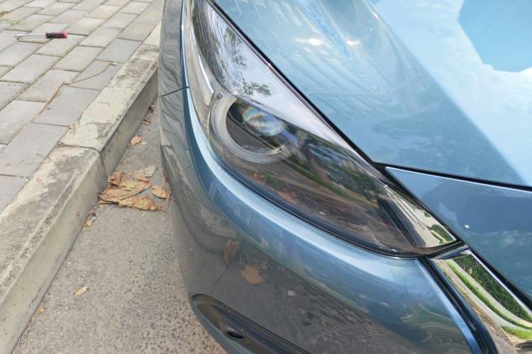 Used Mazda 3 Axela 2017 Sedan 1.5L Automatic Luxury Model Emission Standard China V Engine Bay Right