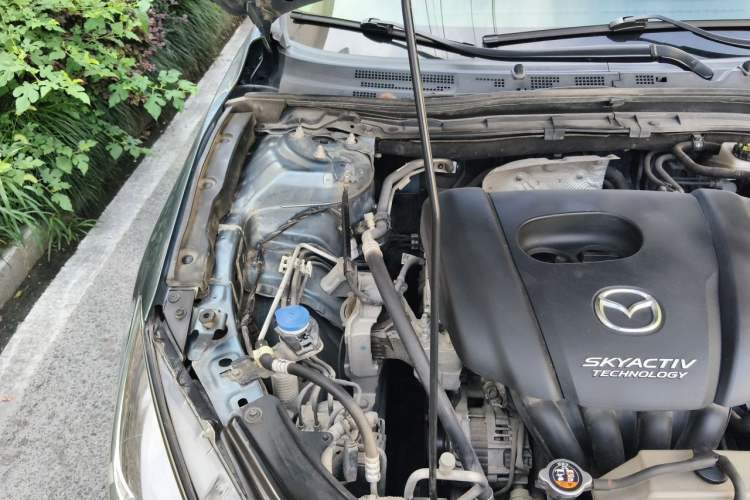 Used Mazda 3 Axela 2017 Sedan 1.5L Automatic Comfort Model China VI Standard Engine Bay Right