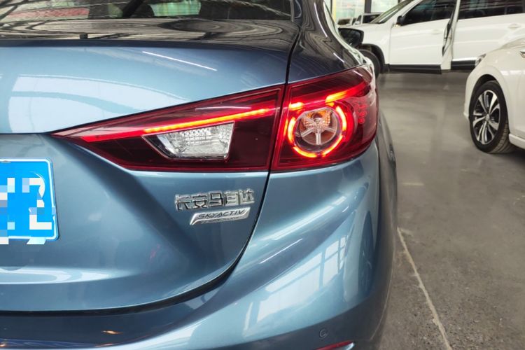 Used Mazda 3 Axela 2017 Sedan 1.5L Automatic Luxury Model Emission Standard China V Exterior 3