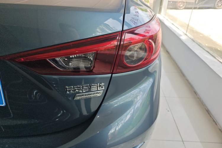 Used Mazda 3 Axela 2017 Sedan 1.5L Automatic Luxury Model Emission Standard China V Exterior 3