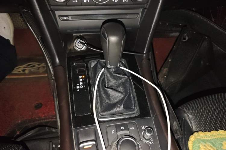 Used Mazda 3 Axela 2017 Sedan 2.0L Automatic Flagship Model China V Standard Gear Lever