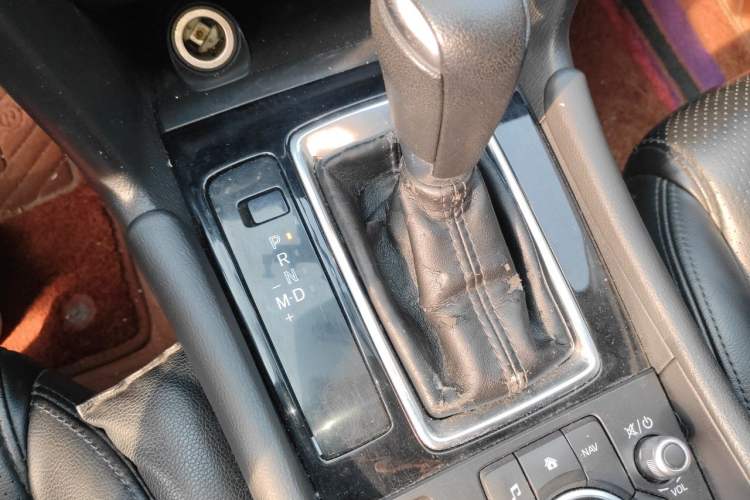 Used Mazda 3 Axela 2017 Sedan 1.5L Automatic Luxury Model Emission Standard China V Gear Lever