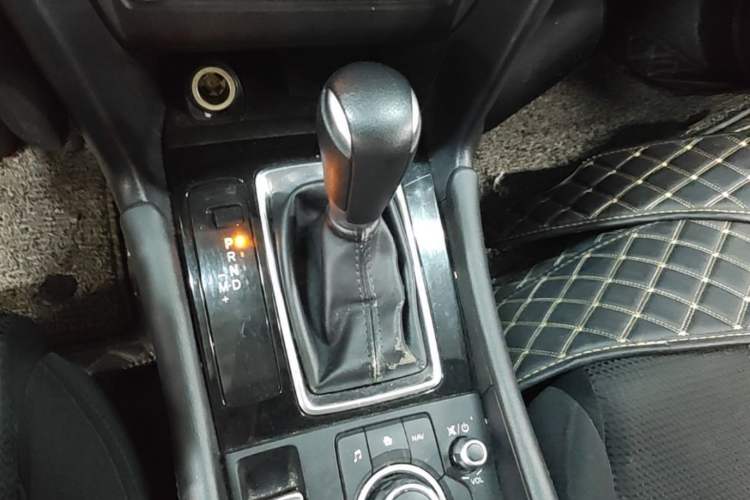 Used Mazda 3 Axela 2017 Sedan 1.5L Automatic Luxury Model Emission Standard China V Gear Lever
