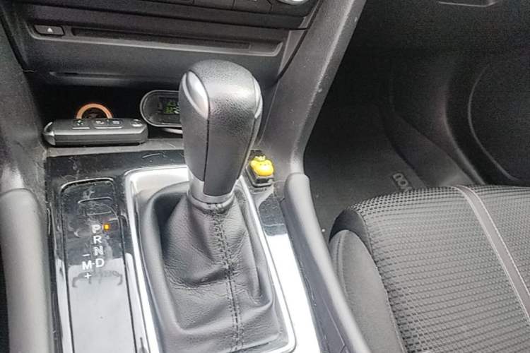 Used Mazda 3 Axela 2017 Sedan 1.5L Automatic Luxury Model Emission Standard China V Gear Lever