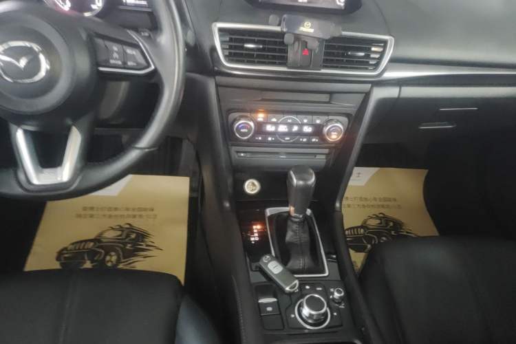 Used Mazda 3 Axela 2017 Hatchback 2.0L Automatic Sport Model China V Emission Standard Gear Lever