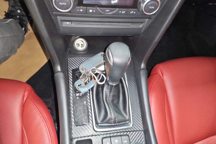 Used Mazda 3 Axela 2017 Sedan 1.5L Automatic Luxury Model Emission Standard China V Gear Lever