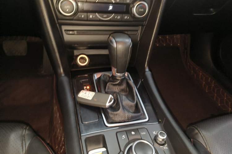 Used Mazda 3 Axela 2017 Sedan 1.5L Automatic Luxury Model Emission Standard China V Gear Lever