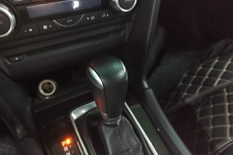Used Mazda 3 Axela 2017 Sedan 1.5L Automatic Luxury Model Emission Standard China V Gear Lever
