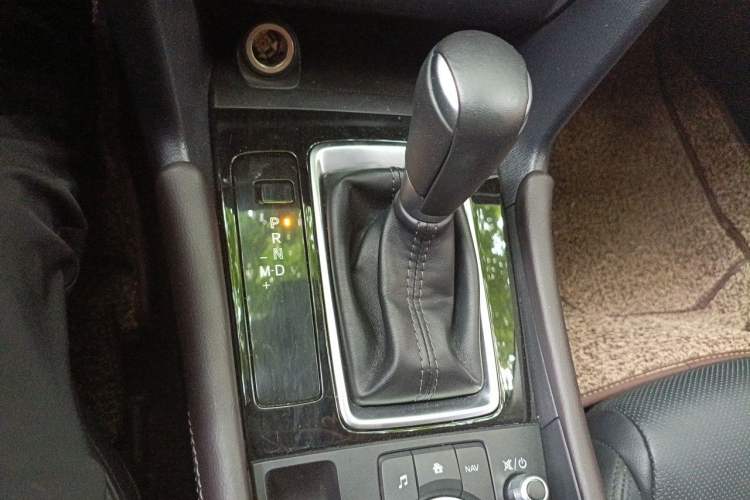 Used Mazda 3 Axela 2017 Sedan 2.0L Automatic Flagship Model China V Standard Gear Lever