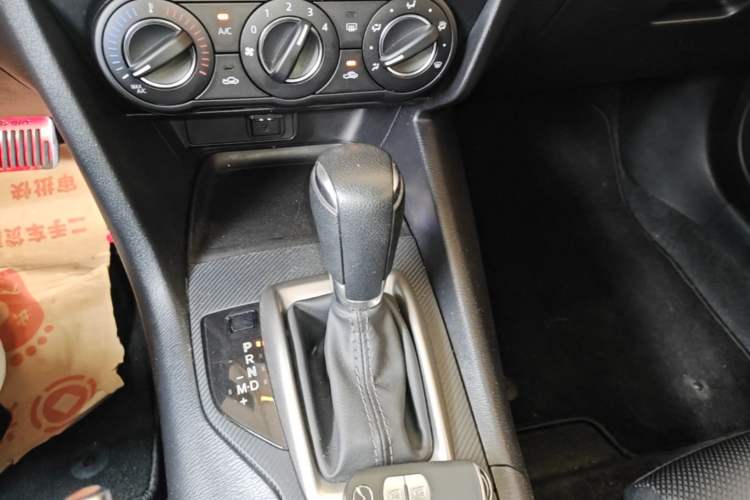 Used Mazda 3 Axela 2017 Hatchback 1.5L Automatic Comfort Model Emission Standard China V Gear Lever