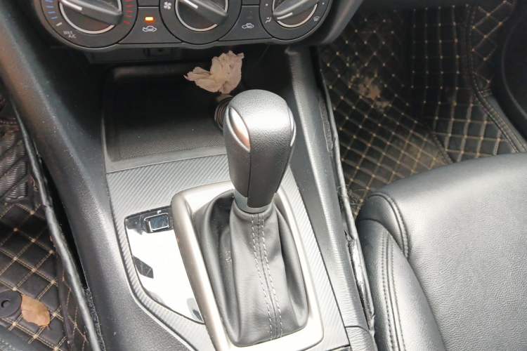 Used Mazda 3 Axela 2017 Sedan 1.5L Automatic Comfort Model Emission Standard China V Gear Lever