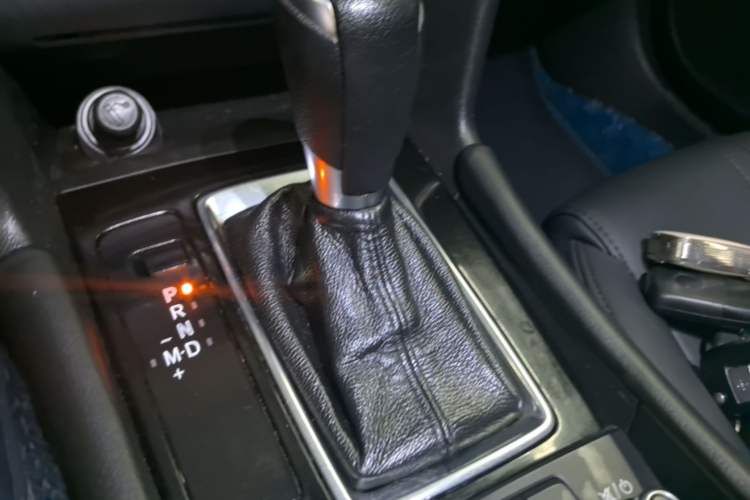 Used Mazda 3 Axela 2017 Sedan 1.5L Automatic Luxury Model Emission Standard China V Gear Lever