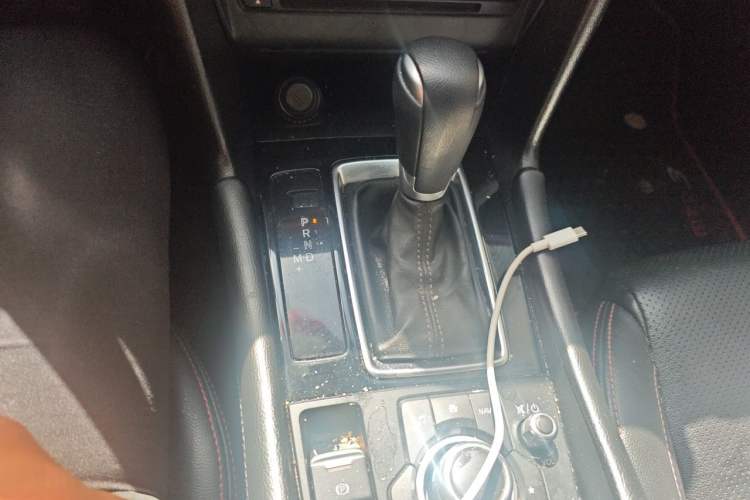 Used Mazda 3 Axela 2017 Sedan 1.5L Automatic Luxury Model Emission Standard China V Gear Lever