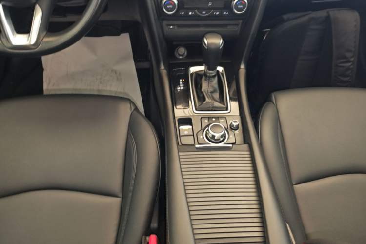Used Mazda 3 Axela 2017 Sedan 1.5L Automatic Luxury Model Emission Standard China V Gear Lever