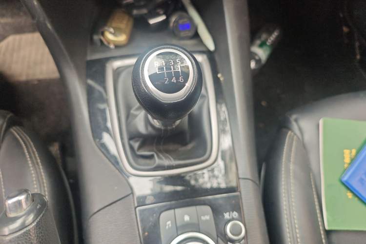 Used Mazda 3 Axela 2017 Sedan 1.5L Manual Luxury Model Emission Standard China V Gear Lever