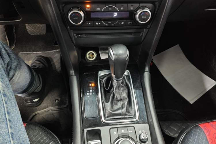 Used Mazda 3 Axela 2017 Sedan 1.5L Automatic Luxury Model Emission Standard China V Gear Lever
