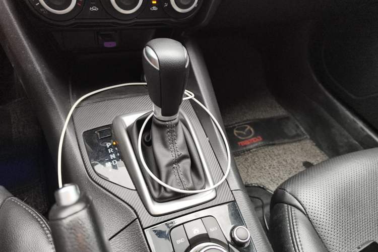 Used Mazda 3 Axela 2017 Sedan 1.5L Automatic Comfort Model China VI Standard Gear Lever