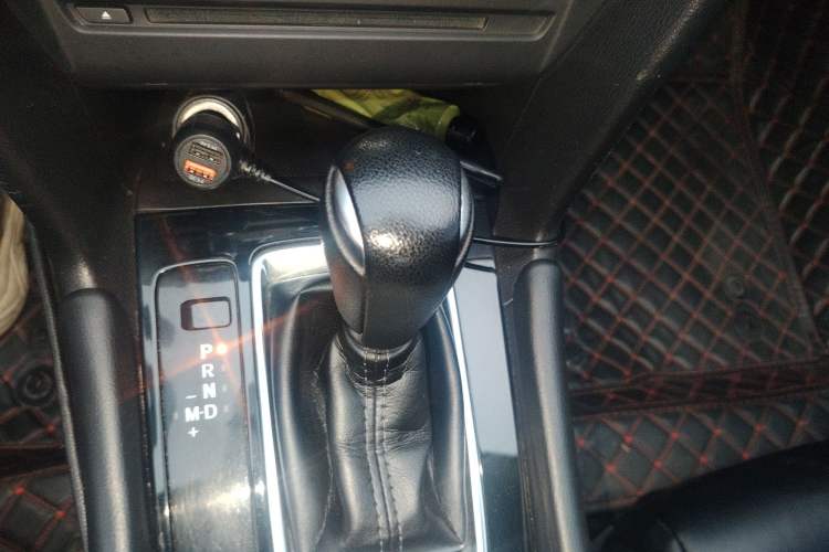 Used Mazda 3 Axela 2017 Sedan 1.5L Automatic Luxury Model China VI Standard Gear Lever