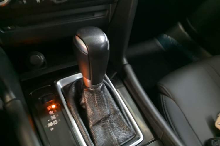Used Mazda 3 Axela 2017 Sedan 1.5L Automatic Luxury Model Emission Standard China V Gear Lever