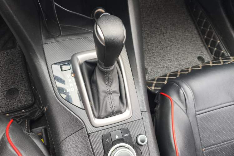 Used Mazda 3 Axela 2017 Sedan 1.5L Automatic Comfort Model Emission Standard China V Gear Lever