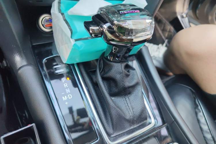 Used Mazda 3 Axela 2017 Sedan 1.5L Automatic Luxury Model Emission Standard China V Gear Lever