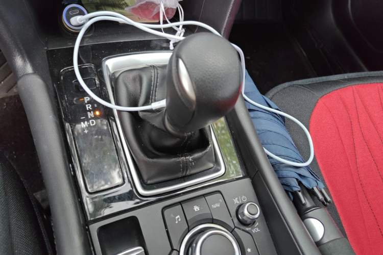 Used Mazda 3 Axela 2017 Sedan 1.5L Automatic Luxury Model China VI Standard Gear Lever