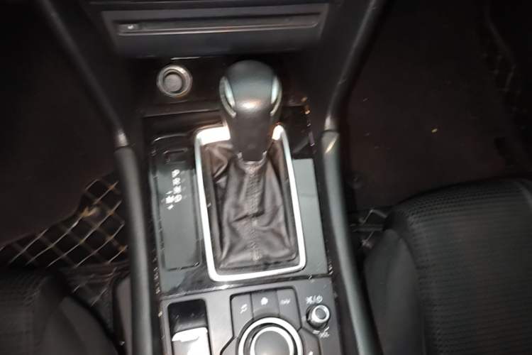 Used Mazda 3 Axela 2017 Sedan 1.5L Automatic Luxury Model Emission Standard China V Gear Lever