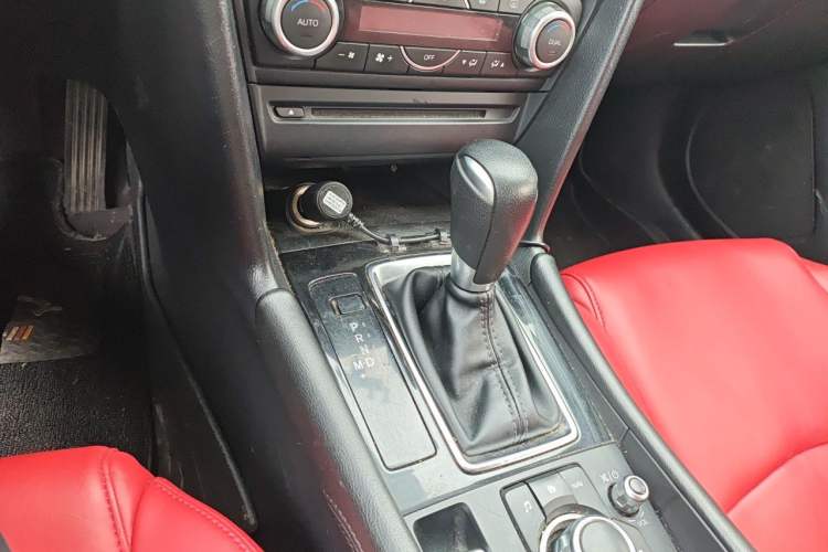 Used Mazda 3 Axela 2017 Sedan 1.5L Automatic Luxury Model Emission Standard China V Gear Lever