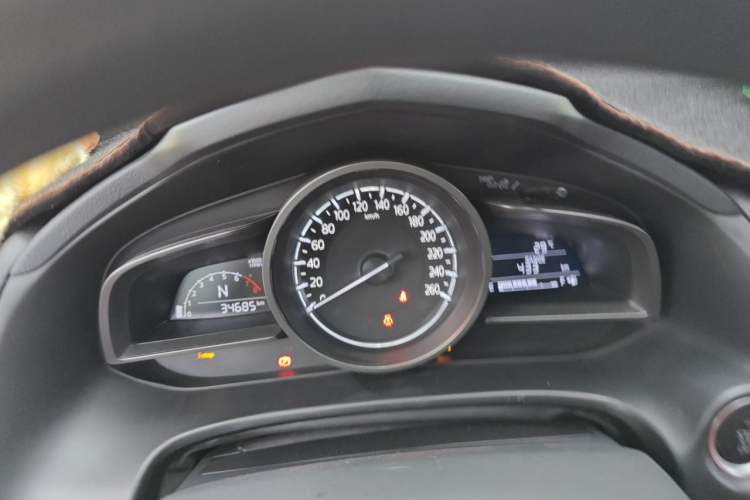 Used Mazda 3 Axela 2017 Sedan 1.5L Automatic Luxury Model China VI Standard Instrument Cluster