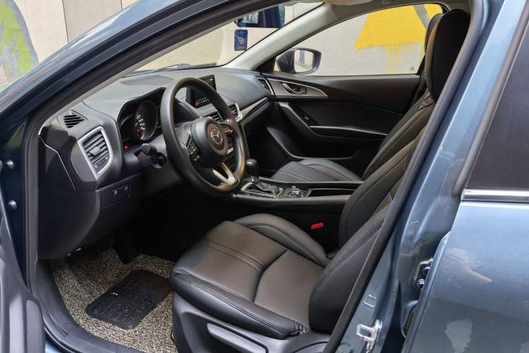 Used Mazda 3 Axela 2017 Hatchback 1.5L Automatic Luxury Model Emission Standard China V Interior 2