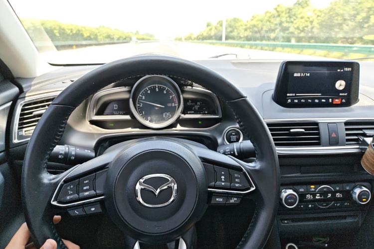 Used Mazda 3 Axela 2017 Sedan 2.0L Automatic Flagship Model China V Standard Interior 2