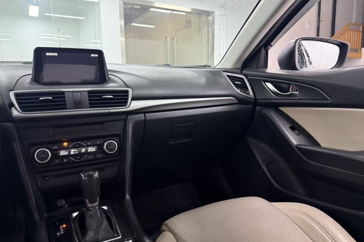 Used Mazda 3 Axela 2017 Sedan 1.5L Automatic Luxury Model Emission Standard China V Interior 8