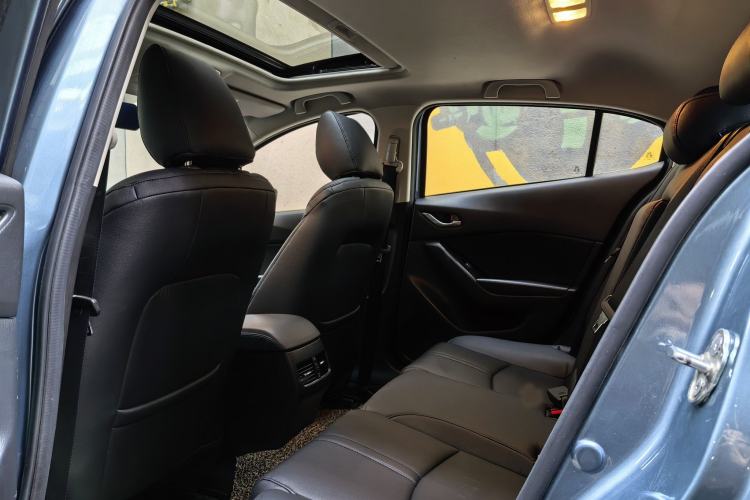 Used Mazda 3 Axela 2017 Hatchback 1.5L Automatic Luxury Model Emission Standard China V Interior 8