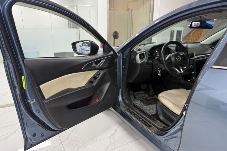 Used Mazda 3 Axela 2017 Sedan 1.5L Automatic Luxury Model Emission Standard China V Interior 9
