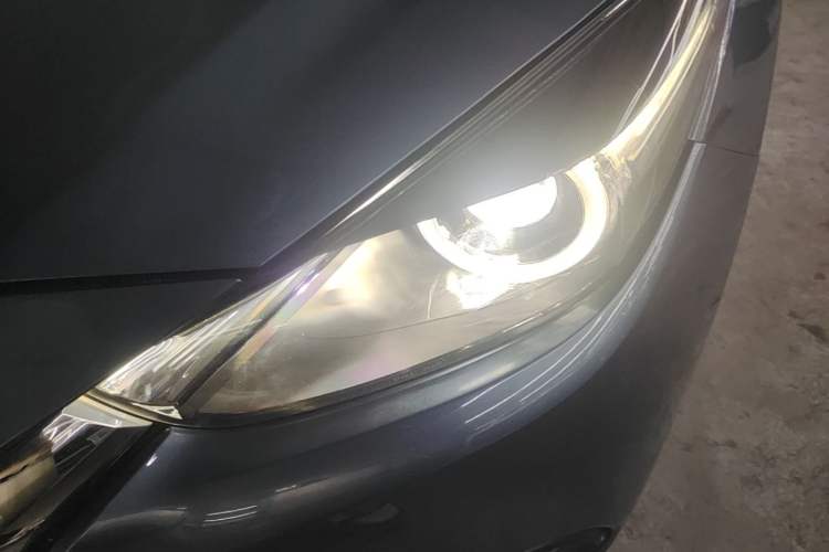Used Mazda 3 Axela 2017 Hatchback 2.0L Automatic Sport Model China V Emission Standard Left Front Headlight