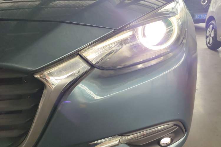 Used Mazda 3 Axela 2017 Sedan 1.5L Automatic Luxury Model Emission Standard China V Left Front Headlight