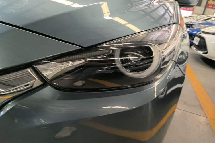 Used Mazda 3 Axela 2017 Sedan 1.5L Automatic Luxury Model Emission Standard China V Left Front Headlight