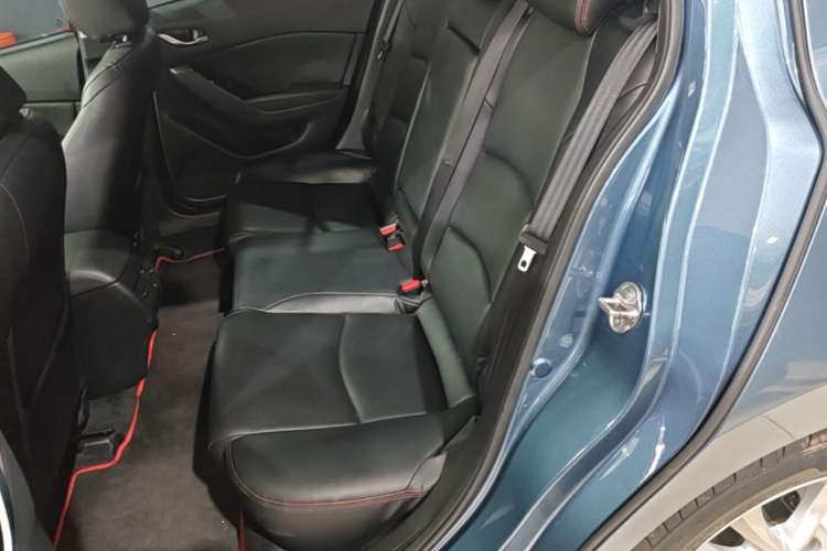 Used Mazda 3 Axela 2017 Hatchback 1.5L Automatic Luxury Model Emission Standard China V Left Rear Seat