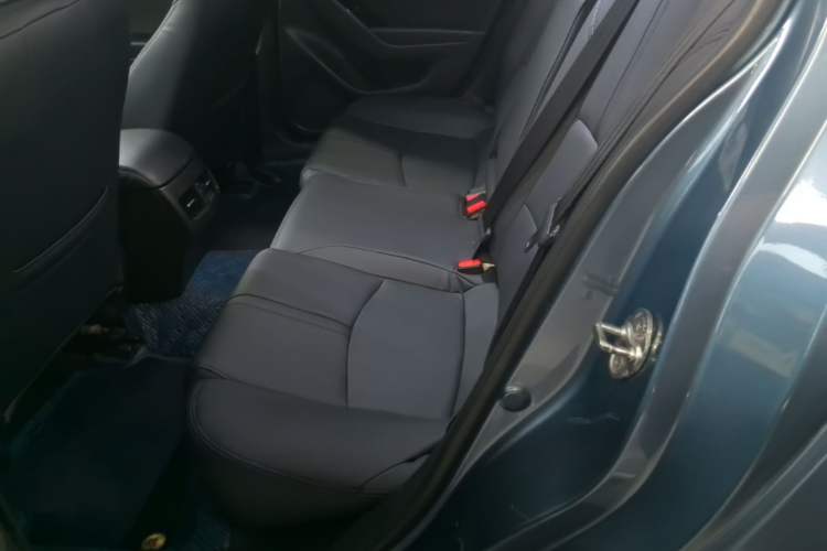 Used Mazda 3 Axela 2017 Sedan 1.5L Automatic Luxury Model Emission Standard China V Left Rear Seat