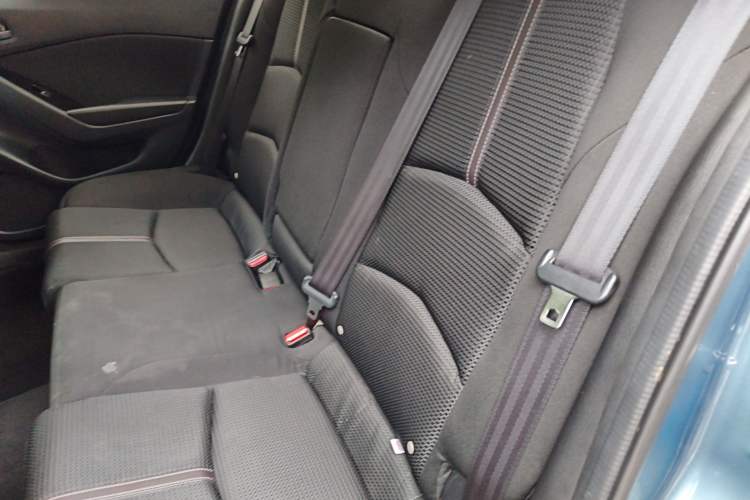 Used Mazda 3 Axela 2017 Sedan 1.5L Automatic Luxury Model Emission Standard China V Left Rear Seat