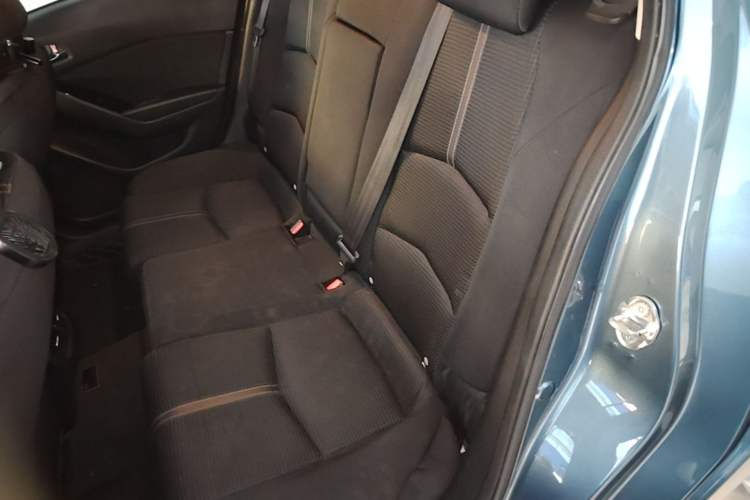 Used Mazda 3 Axela 2017 Sedan 1.5L Automatic Luxury Model Emission Standard China V Left Rear Seat