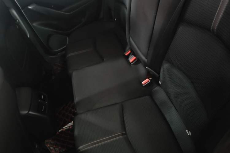 Used Mazda 3 Axela 2017 Sedan 1.5L Automatic Luxury Model Emission Standard China V Left Rear Seat