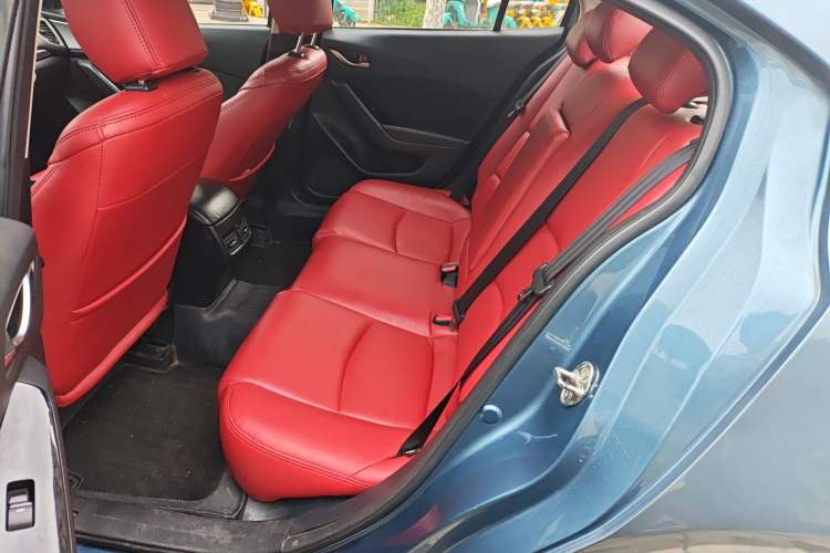 Used Mazda 3 Axela 2017 Sedan 1.5L Automatic Luxury Model Emission Standard China V Left Rear Seat