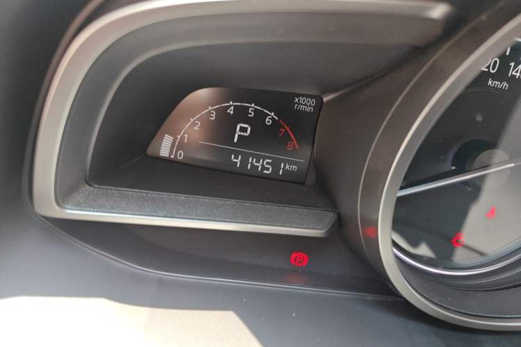Used Mazda 3 Axela 2017 Sedan 1.5L Automatic Luxury Model Emission Standard China V Odometer Close Up
