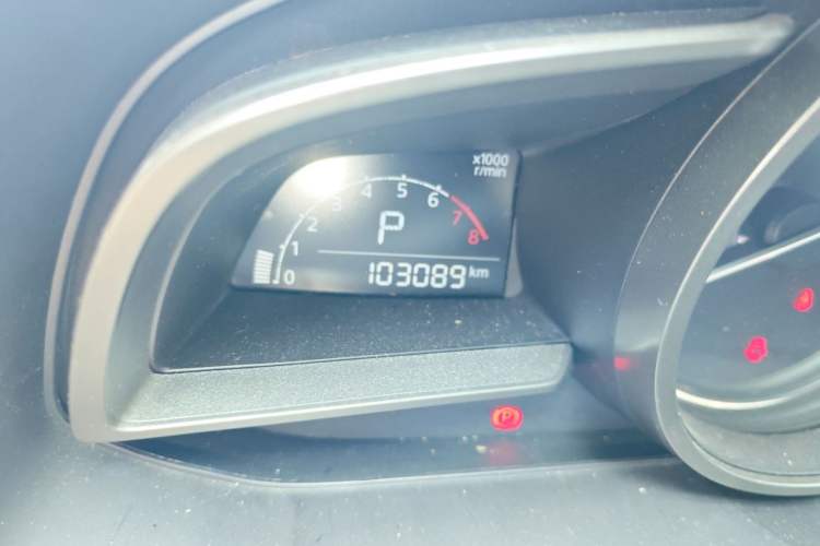 Used Mazda 3 Axela 2017 Sedan 1.5L Automatic Luxury Model Emission Standard China V Odometer Close Up