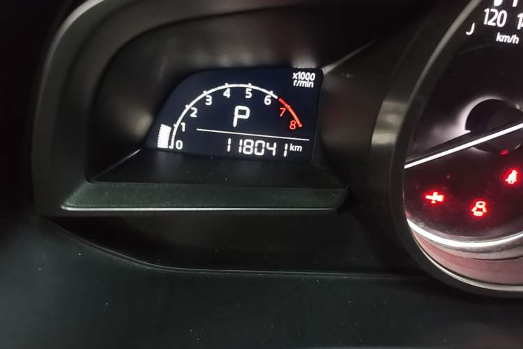 Used Mazda 3 Axela 2017 Sedan 1.5L Automatic Luxury Model Emission Standard China V Odometer Close Up